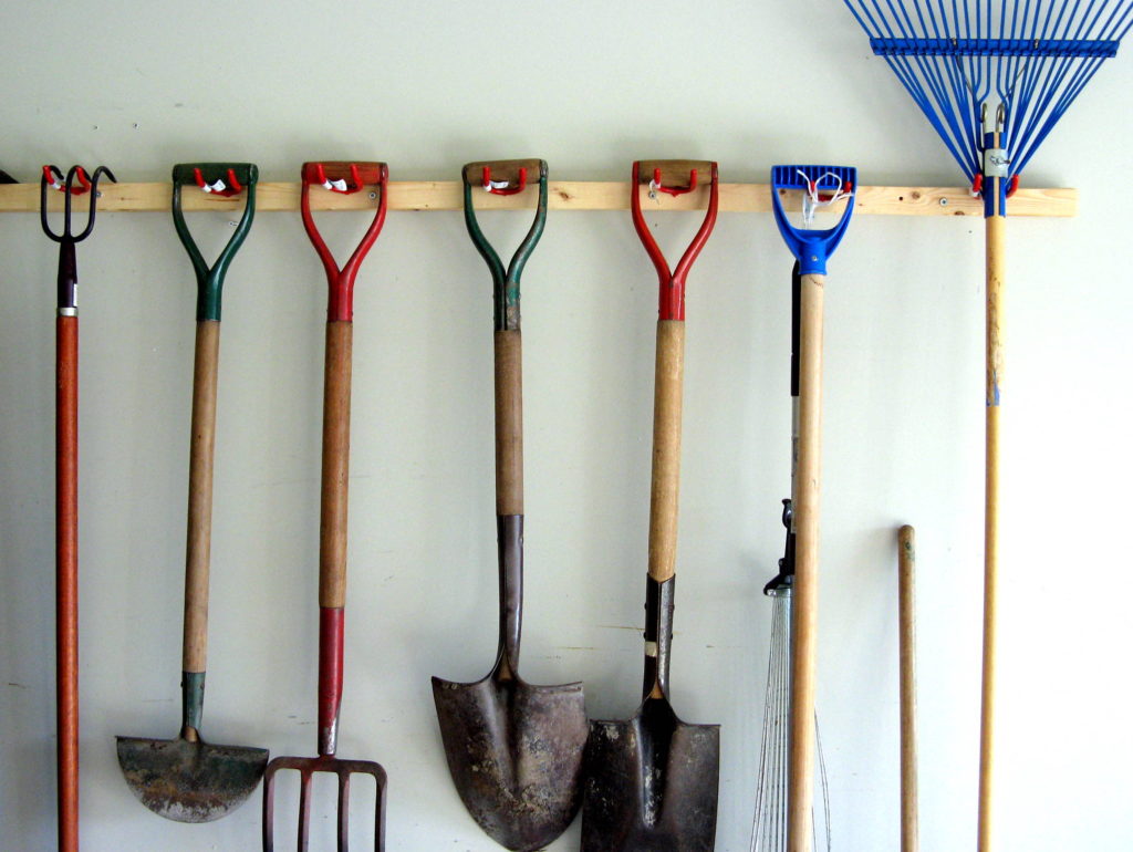 Hanging garden tools